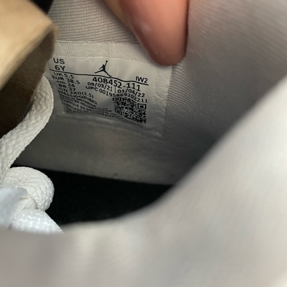 Jordan 4 “Military Black” (GS) - Picture 4 of 6